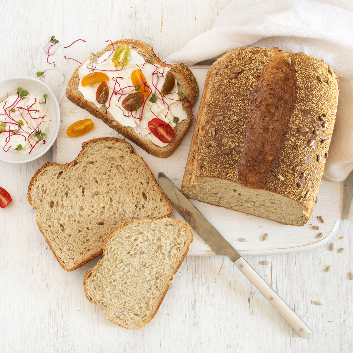 Aufgeschnittenes Brot gebacken mit GoWell Tasty Protein