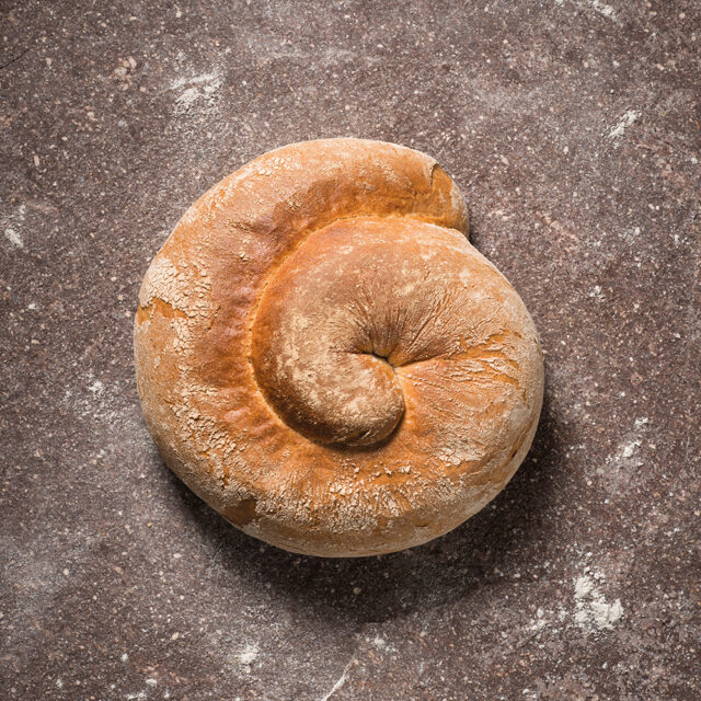 Rundes Vollkornbrot in Schneckenform mit fermentarome