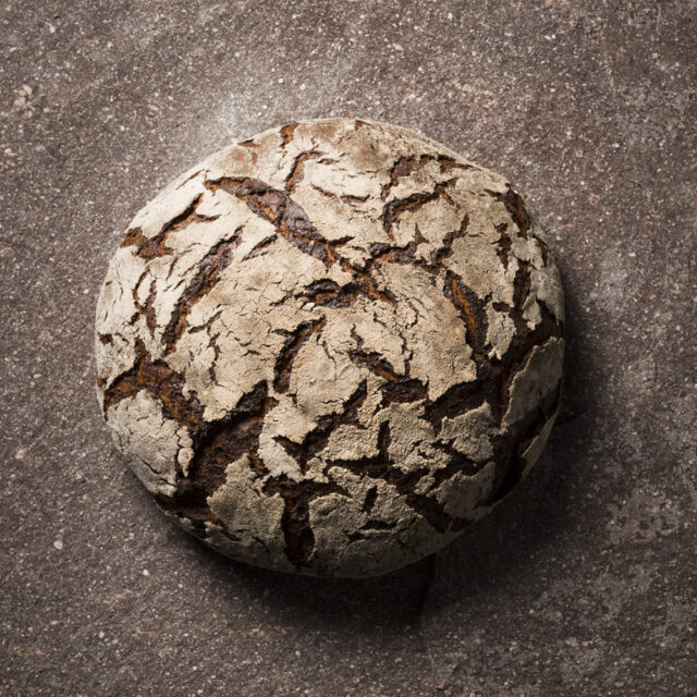 Rundes Vollkornroggensauerteigbrot