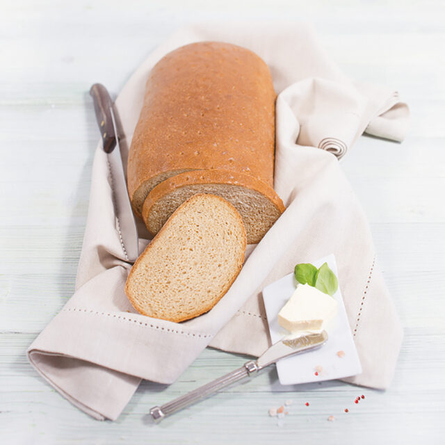 Aufgeschnittenes, helles Schneeweizen Feinbrot