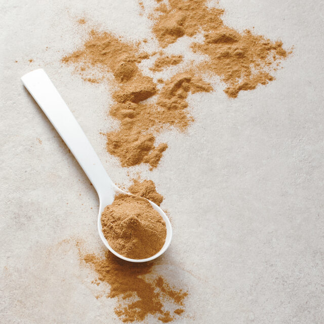 Weißer Löffel mit Slow Milling Bio-Apfelfaser