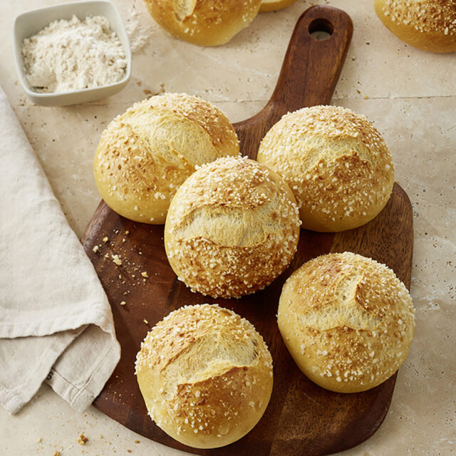 Mehrere Dinkel Wölkchen Brötchen mit Slow Milling Dinkel-Backferment