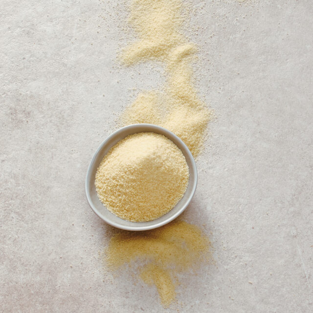 Eine Schale mit Slow Milling Naturfrisch Goldgranulat