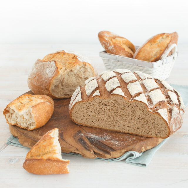 Mehrere Brote und Brötchen mit Smart Wheat