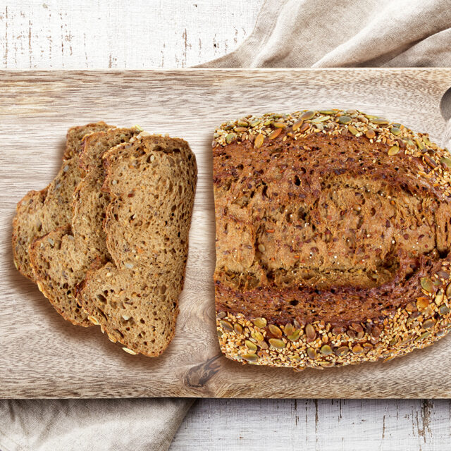 Aufgeschnittenes Gowell Kornsteak Brot