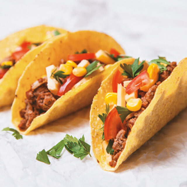 Drei gefüllte Masa-Tacos