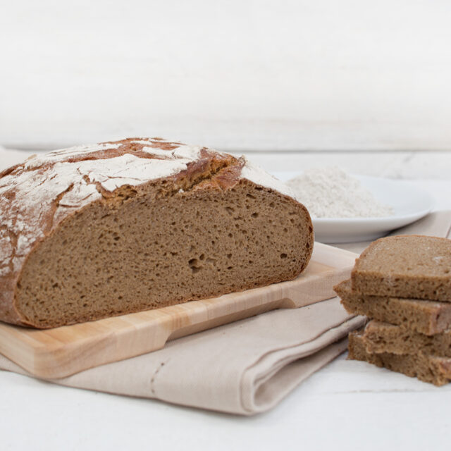 Aufgeschnittenes Brot mt Phoenix Altfraenkischer Urtyp