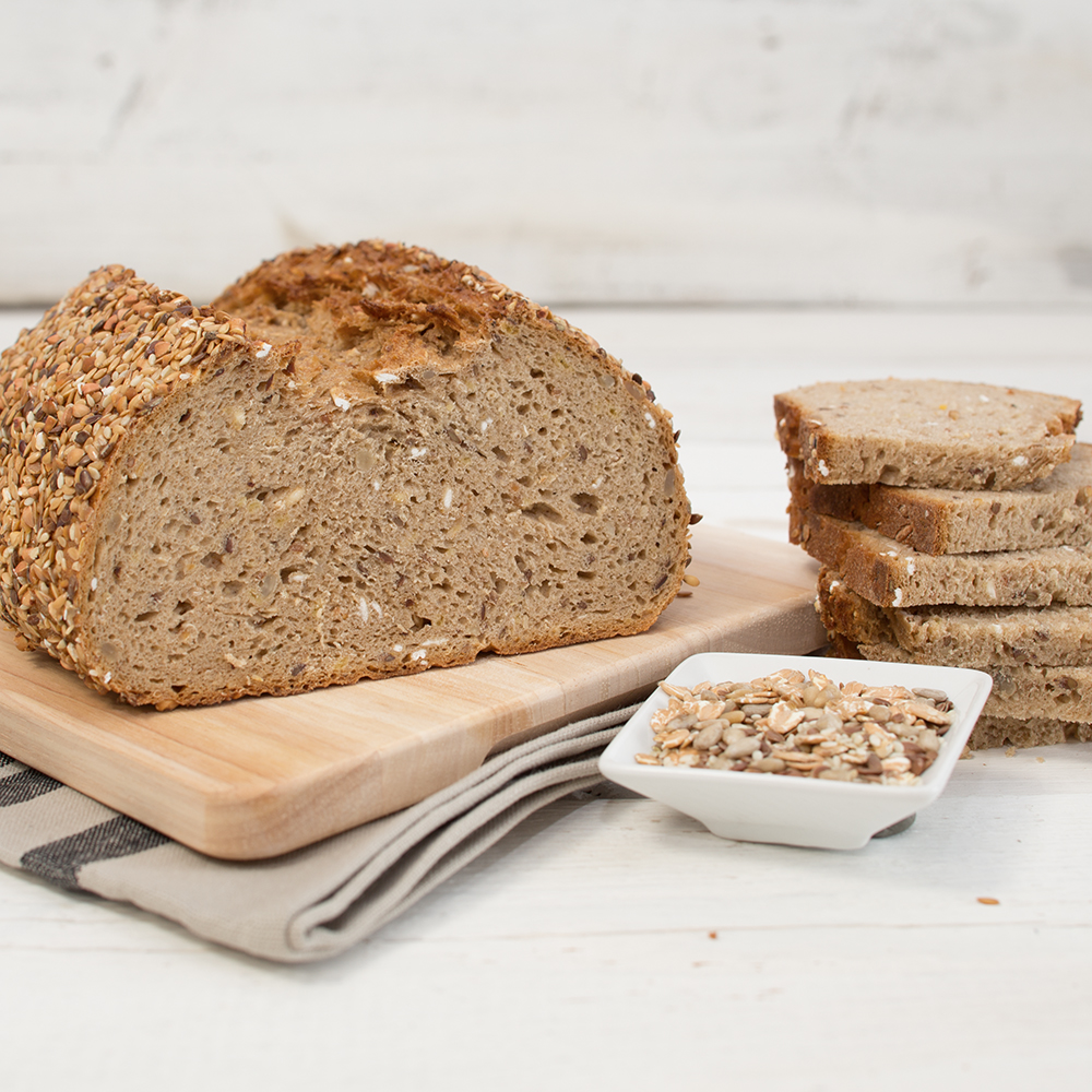 Aufgeschnittenes Brot mit Phoenix Kernbeisser