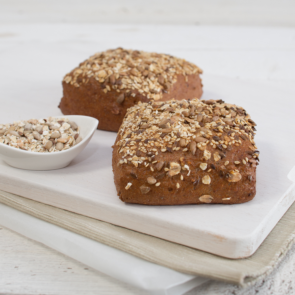Zwei Brötchen mit Samen und Phoenix Weizenvollkorn